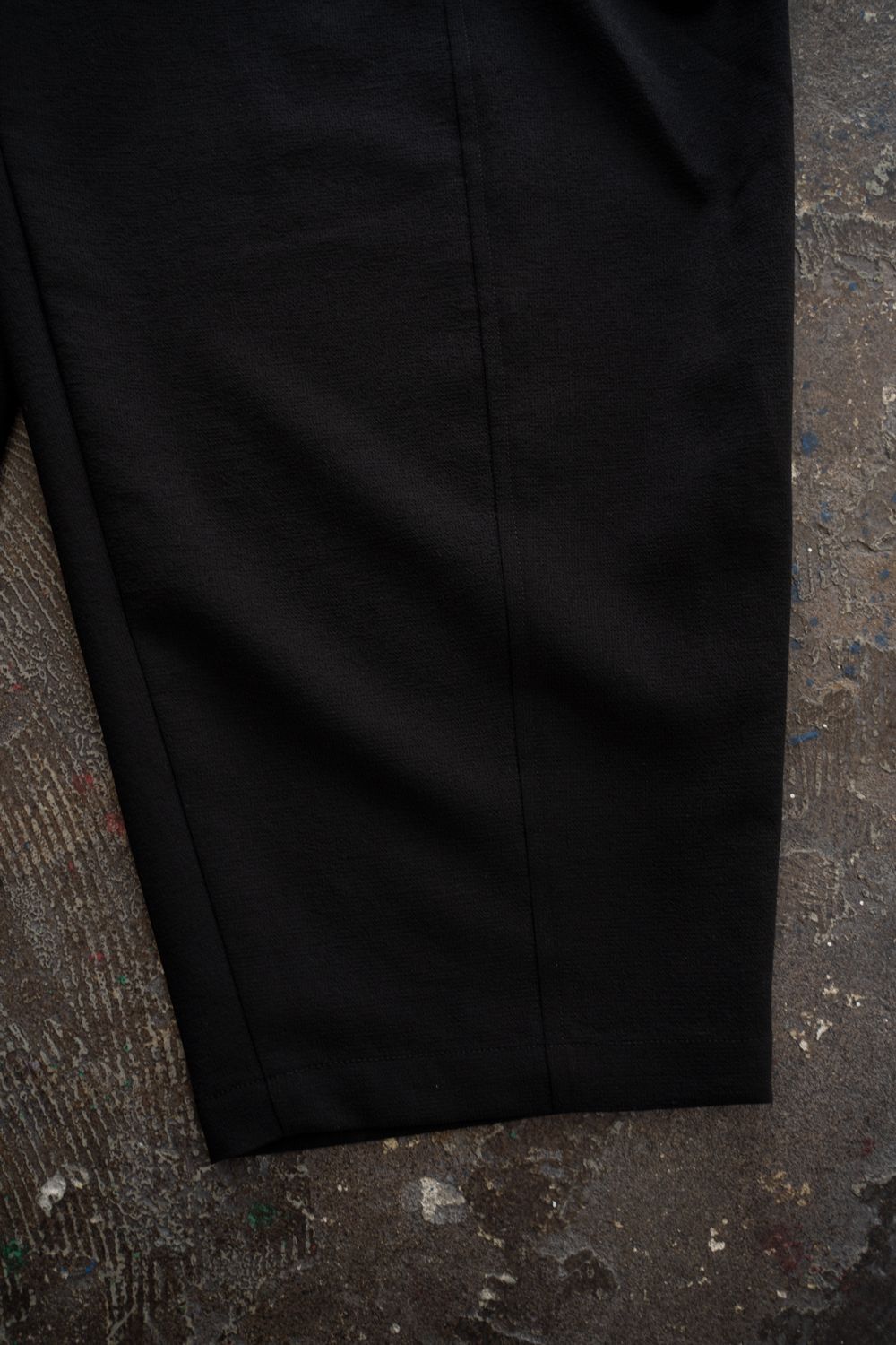 【256SS】ディープタックポリエステルワイドテーパードパンツ(BLACK)