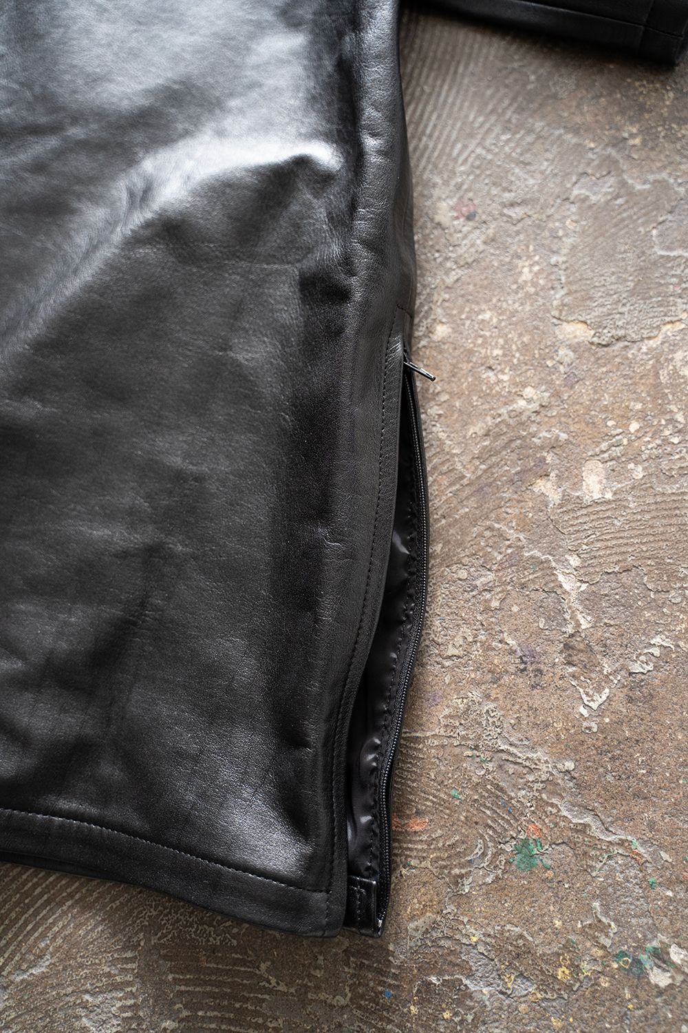 【ラスト1点】【24SS】Cow Leather P/O/カウレザープルオーバー(BLACK)