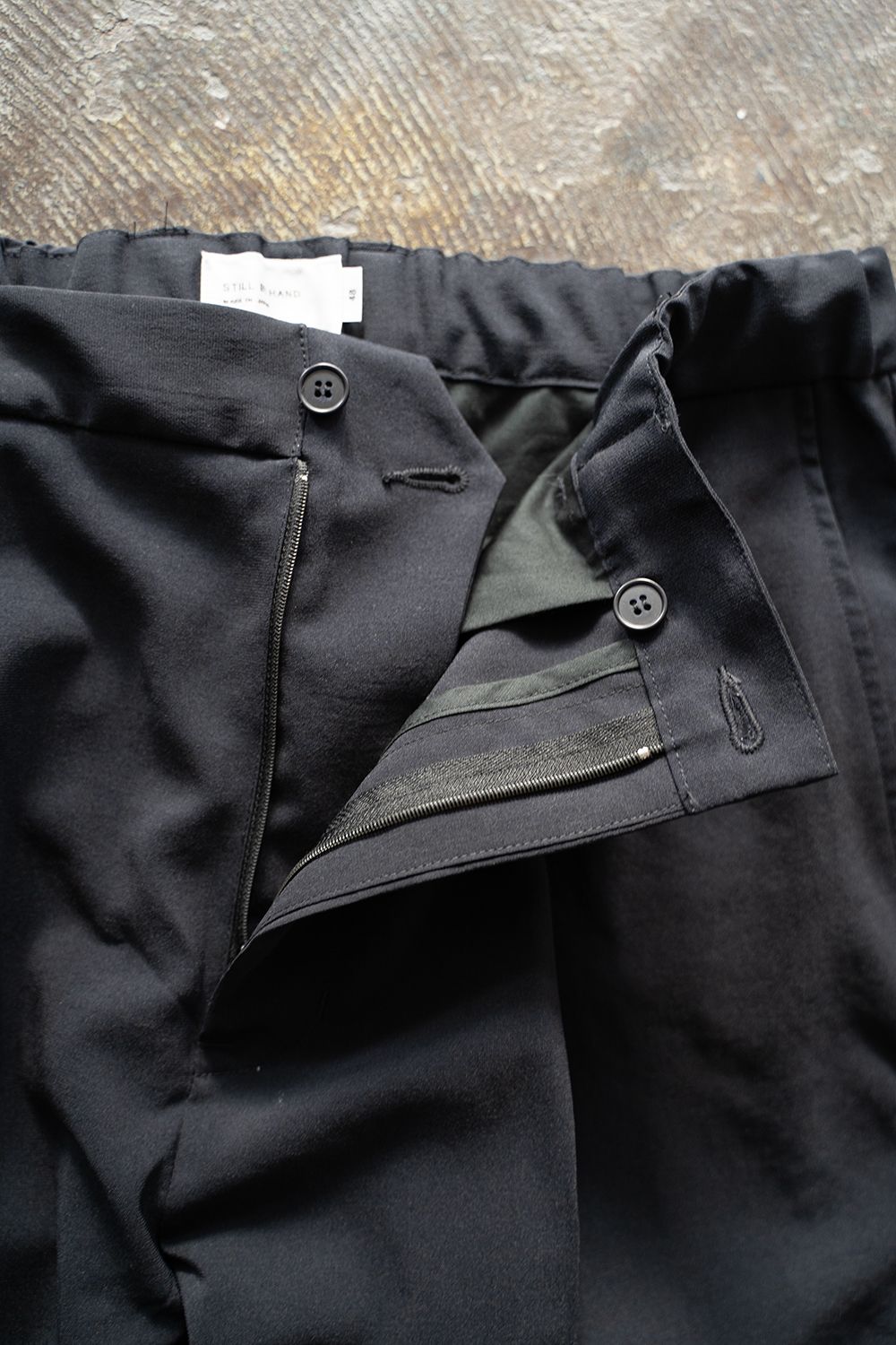 【ラスト1点】【24SS】強撚ポリエステルタックイージースラックス(BLACK NAVY)