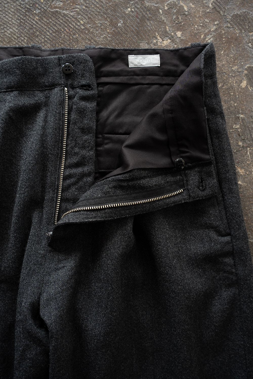 【ラスト1点】【26AW】Wool 2Tuck Trousers(CHARCOAL)