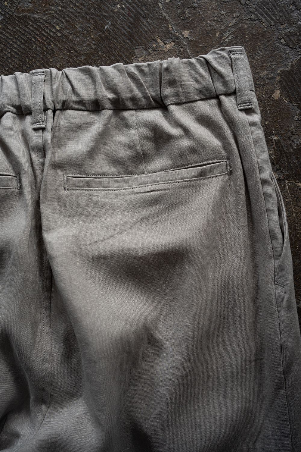 【26SS】リネン2タックテーパードパンツ(TAUPE)