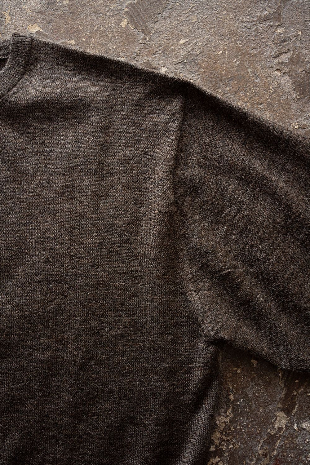 【26AW】エクストラキッドモヘア12Gニット(ASH BROWN)