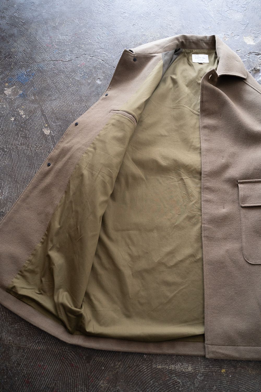 【25AW】ウール×ナイロンステンカラーコート(KHAKI BEIGE)