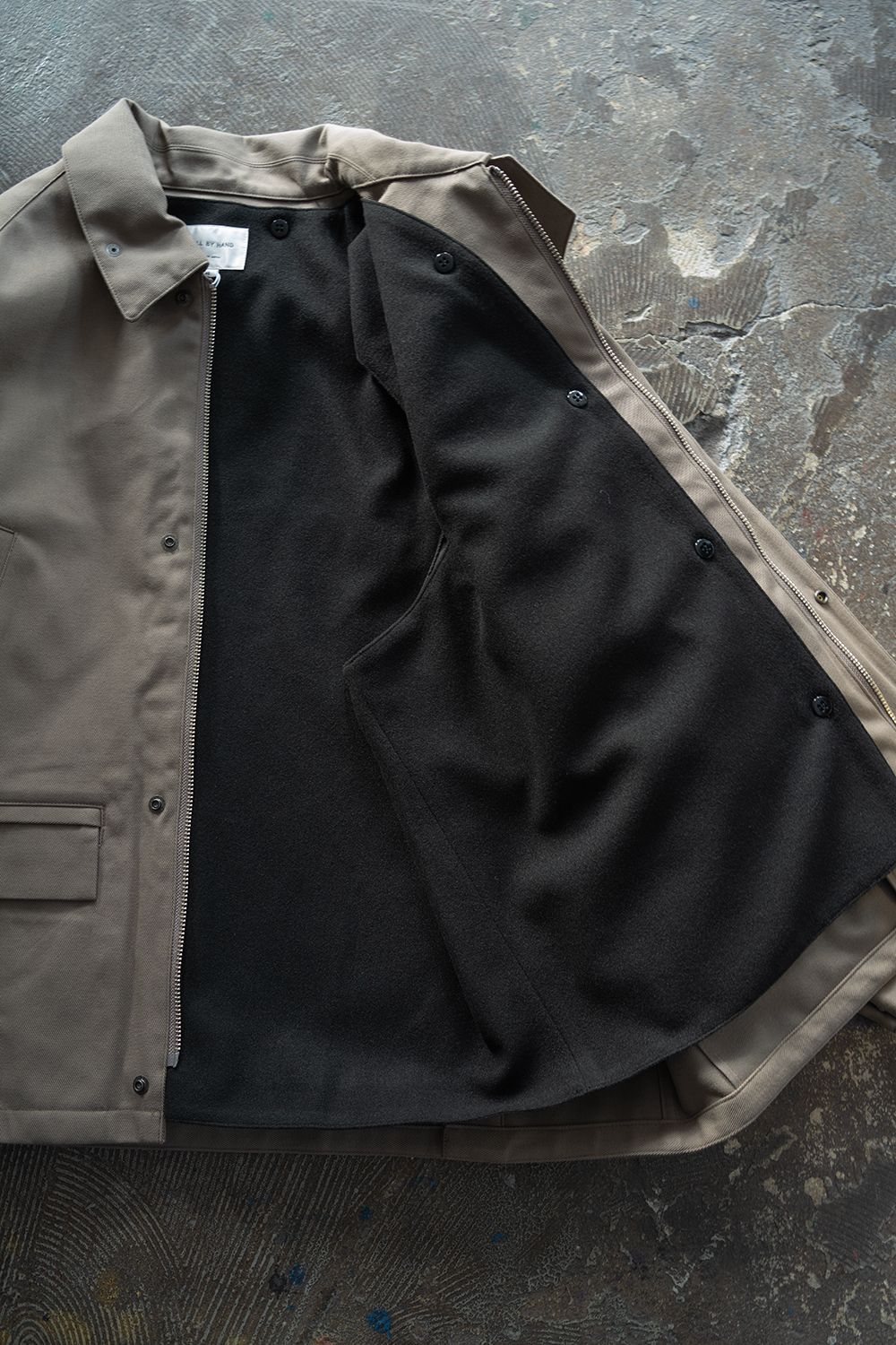 【25AW】コットン×ポリエステルショートブルゾン(GREIGE)