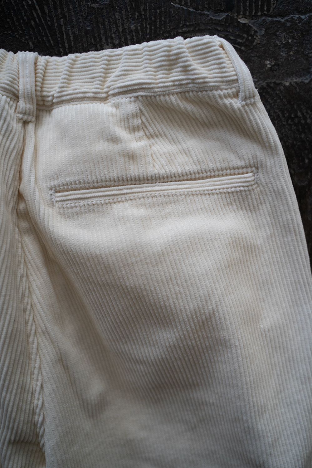 【ラスト1点】【24AW】太畝コーデュロイイージーパンツ(OFF WHITE)