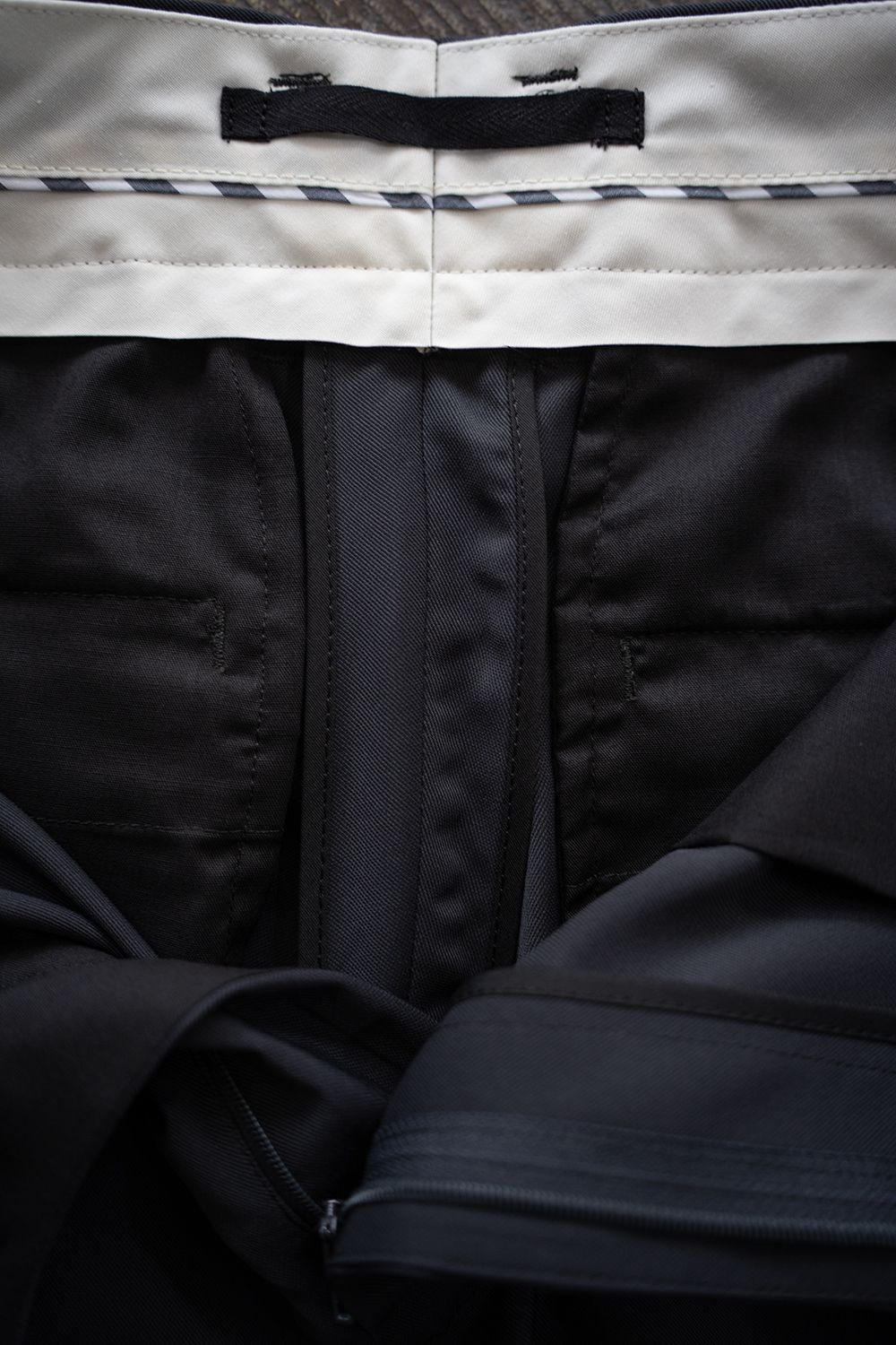 【ラスト1点】【26SS】PE Drape Double Tuck PT/ポリエステルドレープWタックパンツ(GRAY)