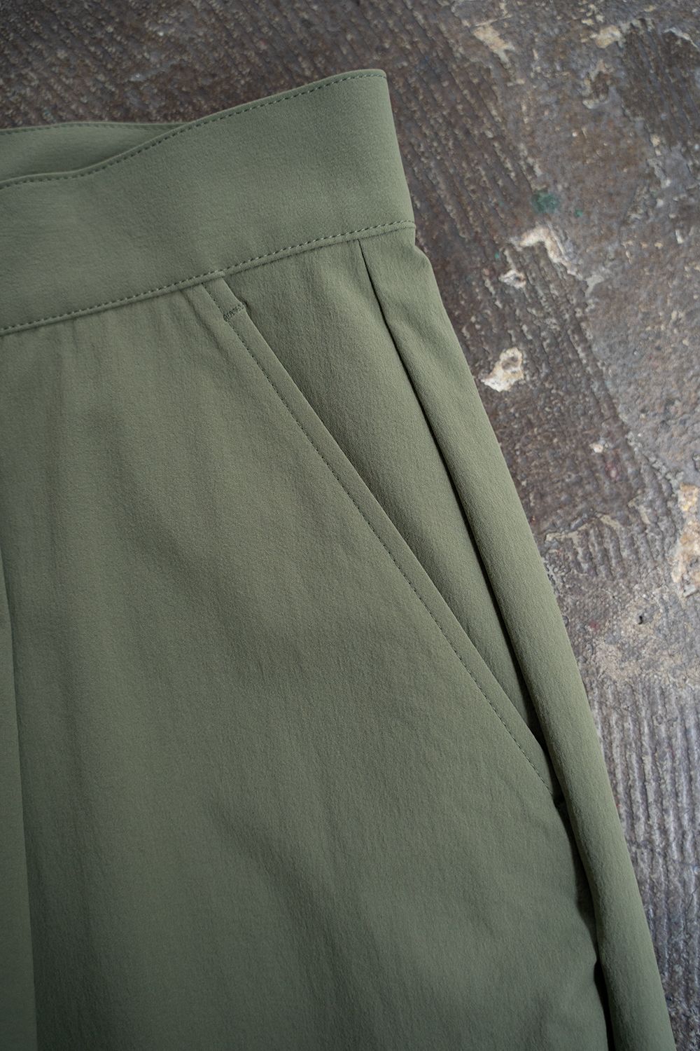 【25SS】1-Tack Nylon Trousers/1タックナイロントラウザーズ(KHAKI)