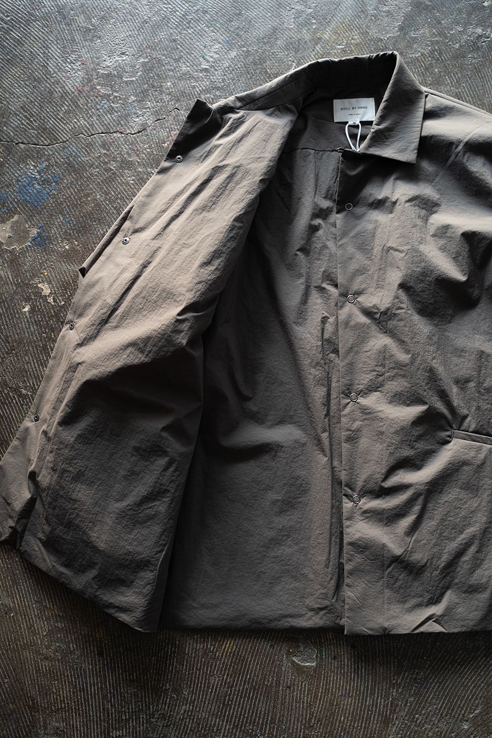 【ラスト1点】【24AW】シンサレートシャツブルゾン(CHARCOAL BROWN)
