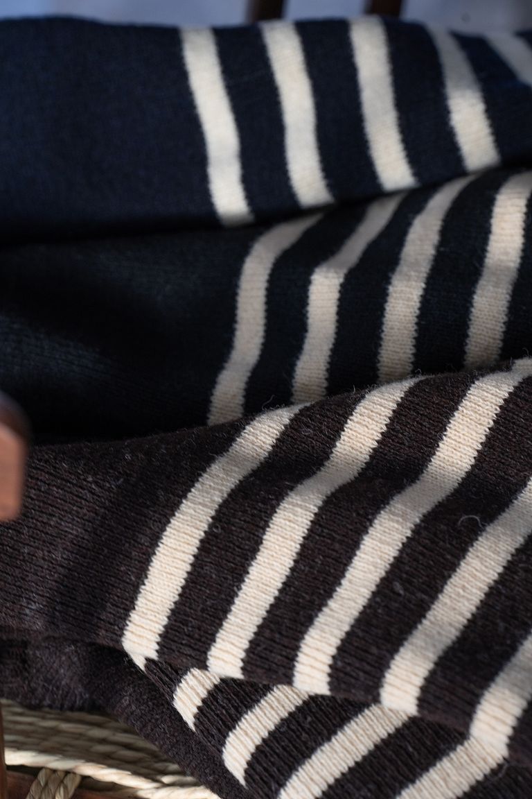 上からNAVY×WHITE、BLACK×IVORY、BROWN×IVORY。