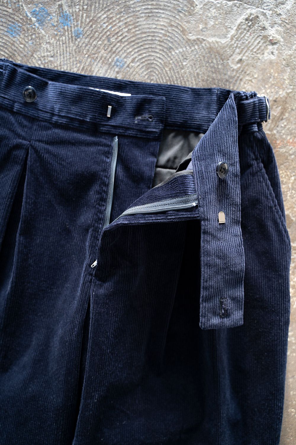 【ラスト1点】【22AW】2-Tack Corduroy Trousers/2タックコーデュロイトラウザース(NAVY)