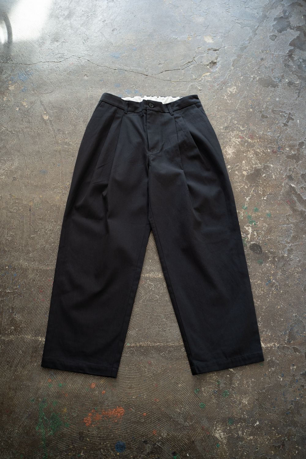 【25AW】2タックシャンブレースラックス(BLACK NAVY)