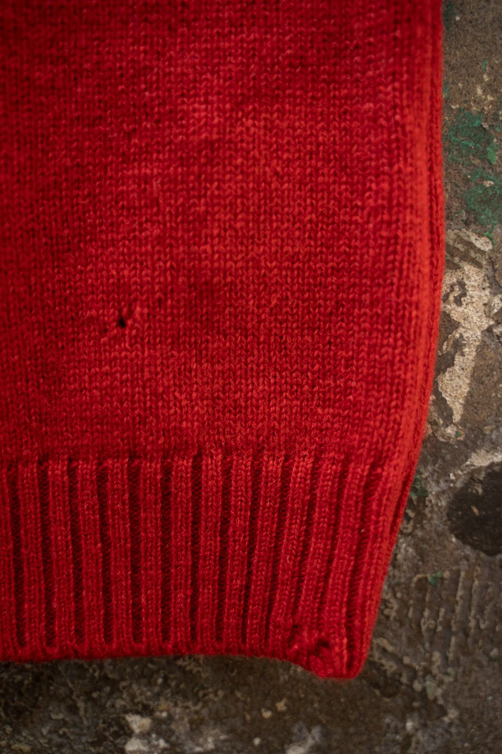 【26AW】ダメージクルーネックカーディガン(VERMILION RED)