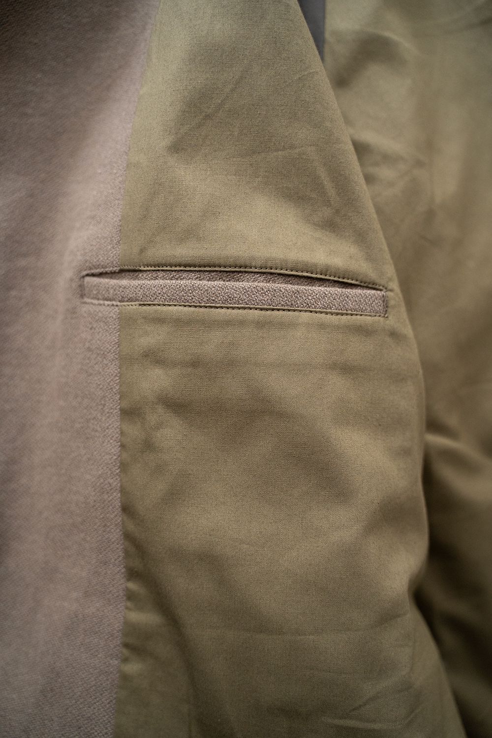 【25AW】ウール×ナイロンステンカラーコート(KHAKI BEIGE)