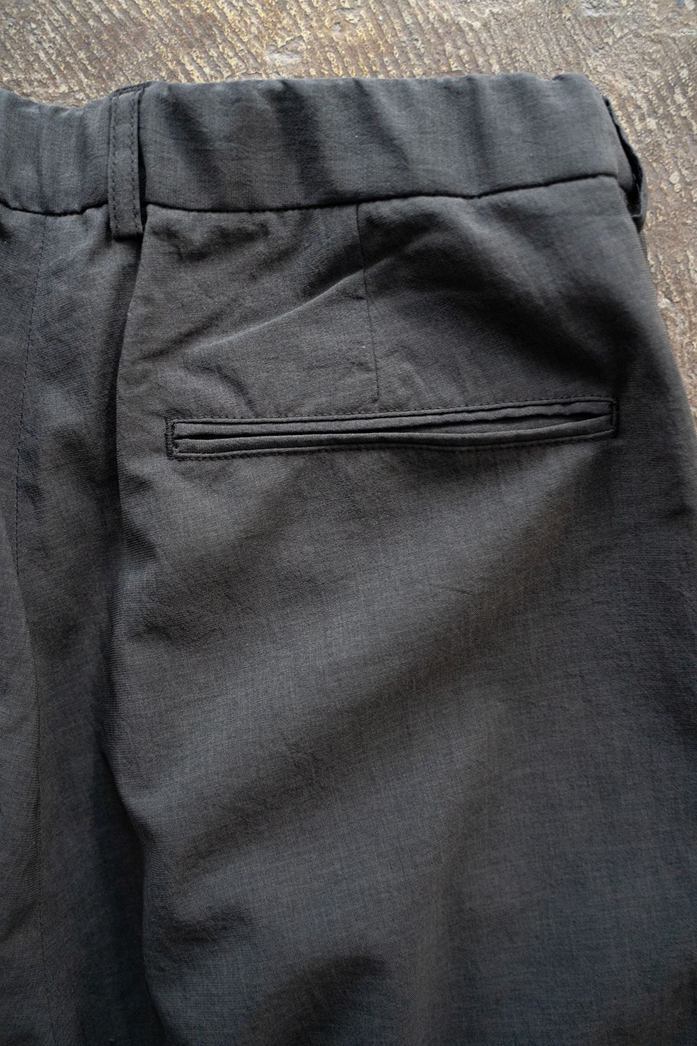 【ラスト1点】【23SS】強撚ポリエステル4タックイージースラックス(INK BLACK)