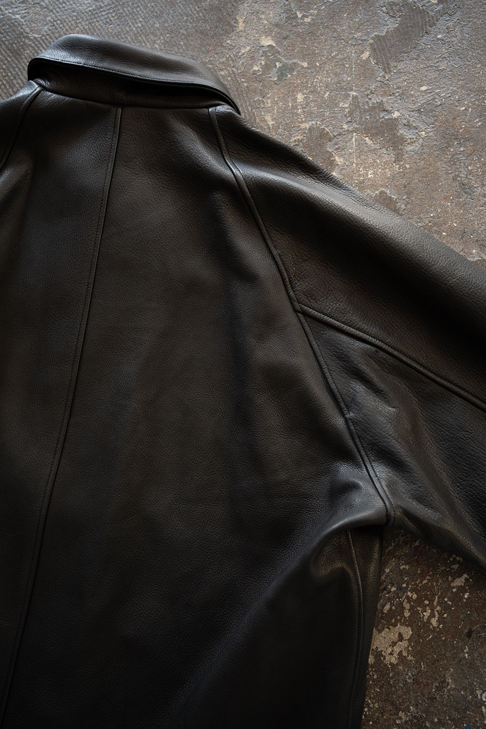 【26AW】カウレザーハーフコート(BLACK)