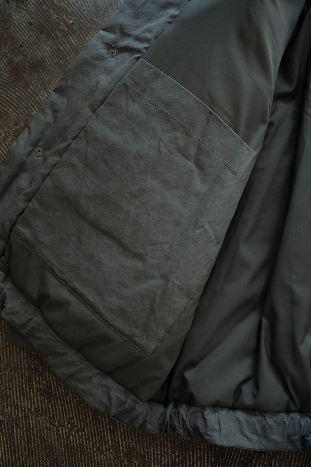 【26AW】シンサレートスタンドカラーブルゾン(SLATE BLUE)
