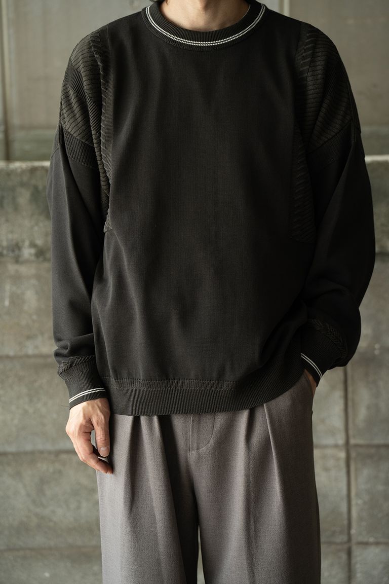 176cm、60kgの細身体型でサイズ2を着用しております。