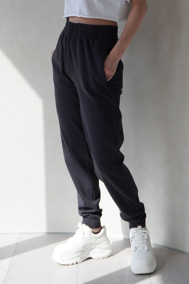 163cm 着用:XS (自然光)