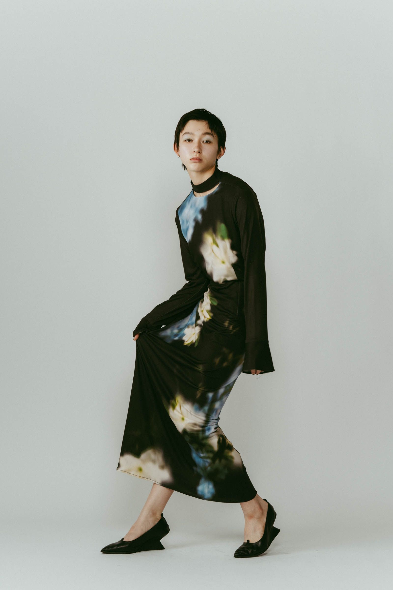 blurry flower one piece / フラワープリント ワンピースドレス (ブラック) / 25AW