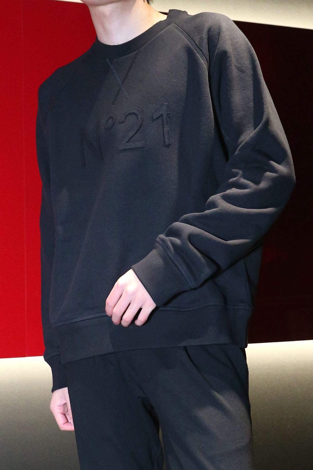 EMBOSSED LOGO SWEAT PULLOVER / エンボスロゴスウェットプルオーバー / ユニセックス (ブラック)