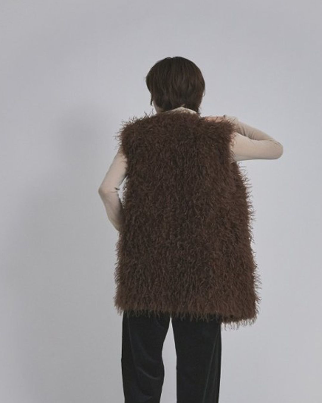 【先行予約】【26TH-18】カーリーファーベスト (ブラウン) Curly Fur Vest (Brown) /  エコファー  /  フェイクファー 【受注期間6/14 23:59まで】