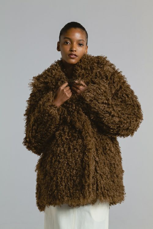 【25AW】CRINPED BOA MIDDLE COAT / クリンプドボアミドルコート (ブラウン)
