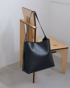 エコレザートートバッグ (ブラック) Ecoleather Tote Bag (Black) / 26AW 【6月29日まで期間限定予約】