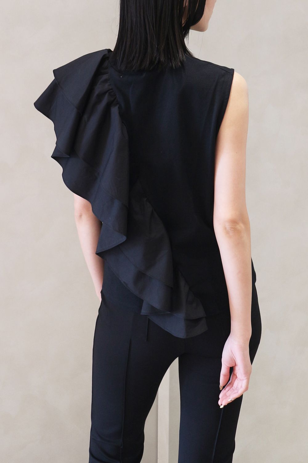 UNBALANCE RUFFLE TANK TOP / アンバランス ラッフル タンクトップ (ノワール)