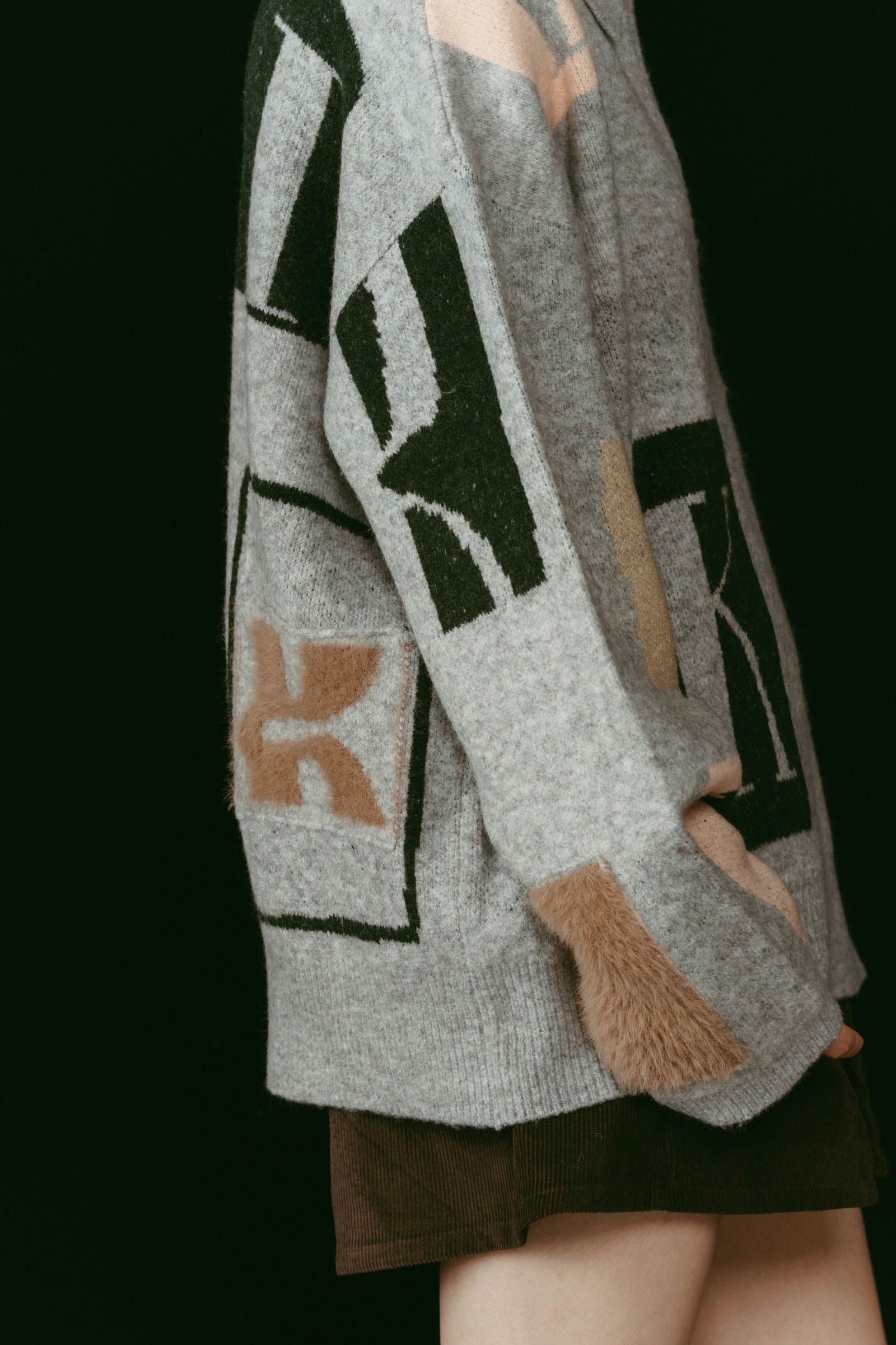 K design knit pullover(unisex) / Kデザイン ニットプルオーバー (グレー) / 25AW