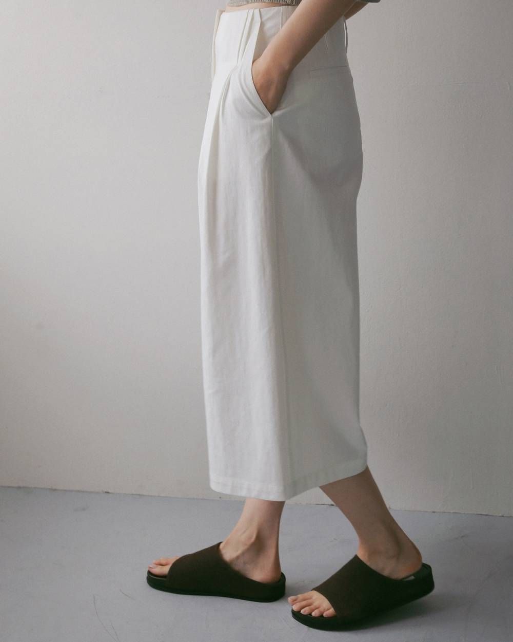 タック バミューダパンツ (ホワイト) Tuck Bermuda Pants (White) / 27SS