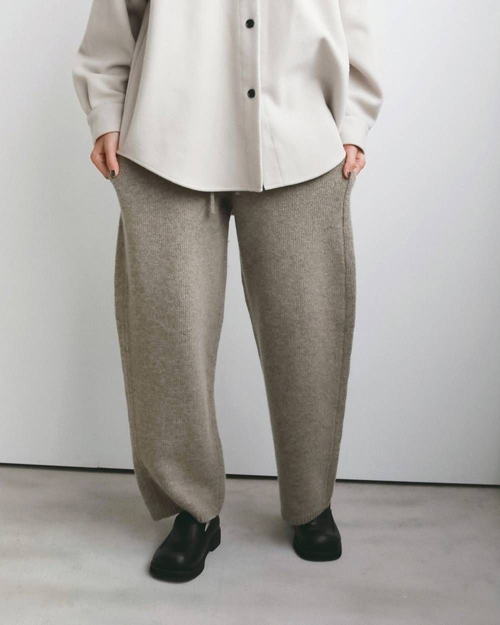ニットコクーンパンツ (グレージュ) Knit Cocoon Pants (Graige) / 26AW 【6月29日まで期間限定予約】