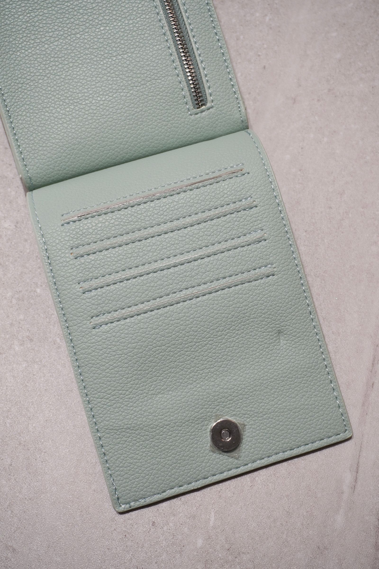 RECYCLING LEATHER MULTI MOBILE POUCH / リサイクルレザーマルチモバイルポーチ (セージ) スマホショルダー/コインケース・カードホルダー付き / 取り外し可能