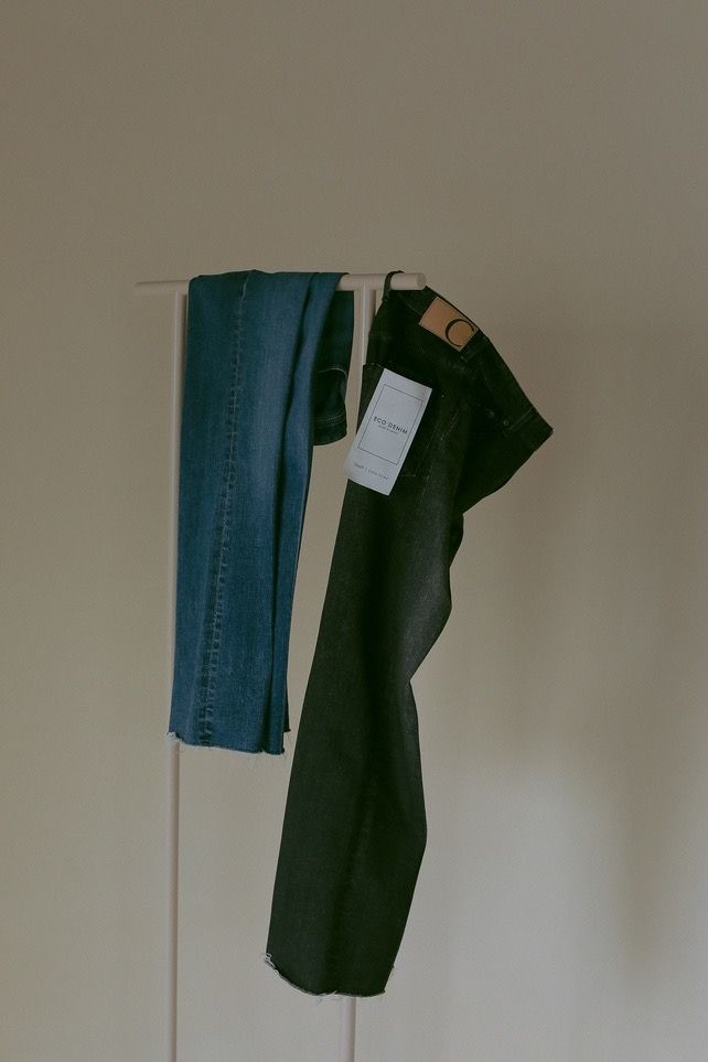 【YANUK × CASA FLINE】CENTER PRESS STRAIGNT DENIM / センタープレスストレートデニム (ブラック) 美脚 / オーガニックコットン / 体型カバー