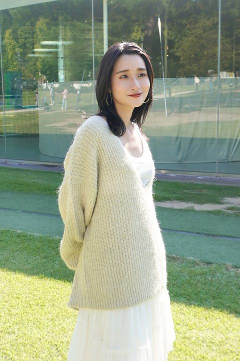 「フェミニン×リラックス――デイリーに楽しむ大人の華やかレイヤード」Knuth Marf / CASA FLINE 24秋冬コーディネート