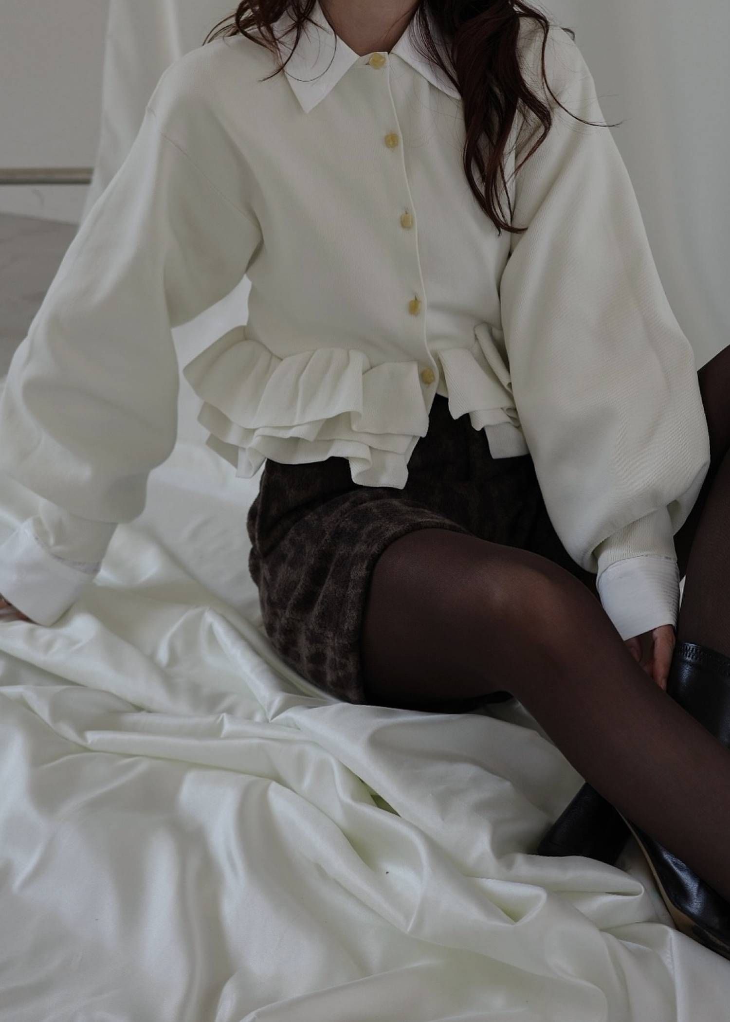 フリルニットカーディガン (アイボリー) hem ruffle frill knit cardigan (Ivory) /  26SS