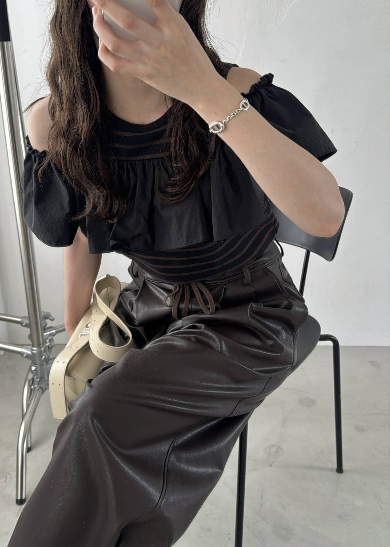 ショルダーフリル ボーダートップス (ブラック) convertible shoulder frill border tops (Black) /  26SS