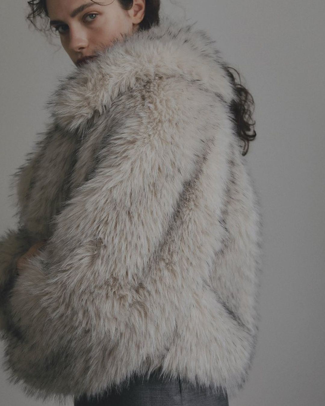 【先行予約】【26TH-09】ムートン調2ウェイファーコート (ライトグレー) 2way Collar Fox Like Fur Coat (L.gray) /  エコファー  /  フェイクファー 【受注期間6/14 23:59まで】