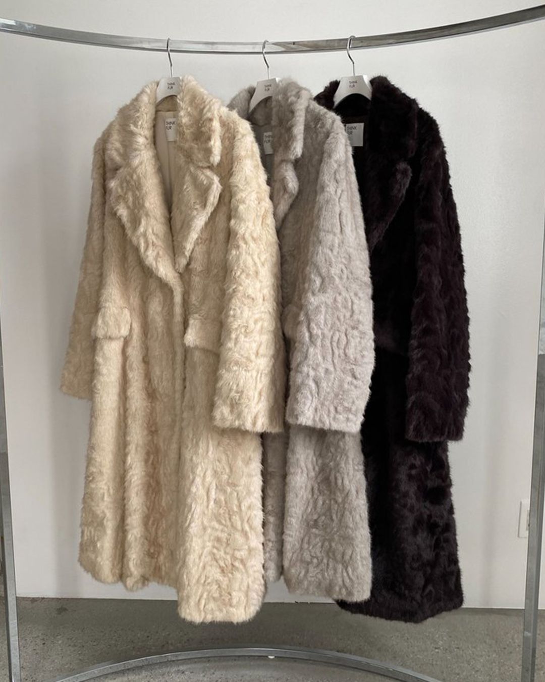 【先行予約】【26TH-12】ラビット調ファーロングコート (ベージュ) Rabbit Like Fur Long Coat (Beige) /  エコファー  /  フェイクファー 【受注期間6/14 23:59まで】