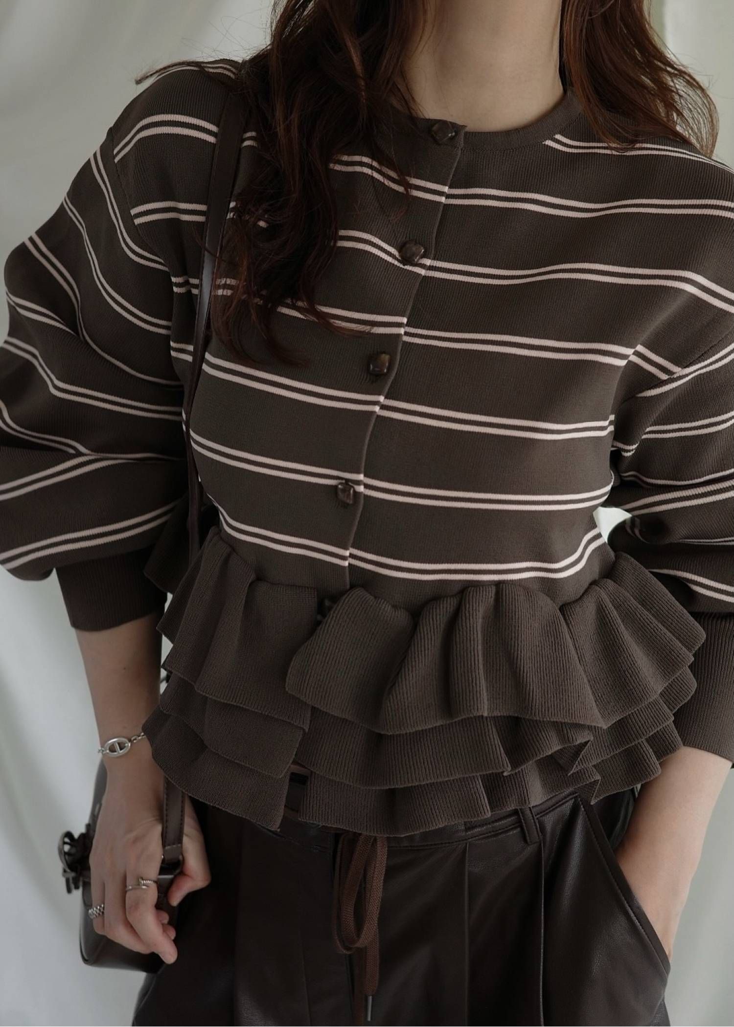 フリルニットカーディガン (ブラウン) hem ruffle frill knit cardigan (Brown) /  26SS