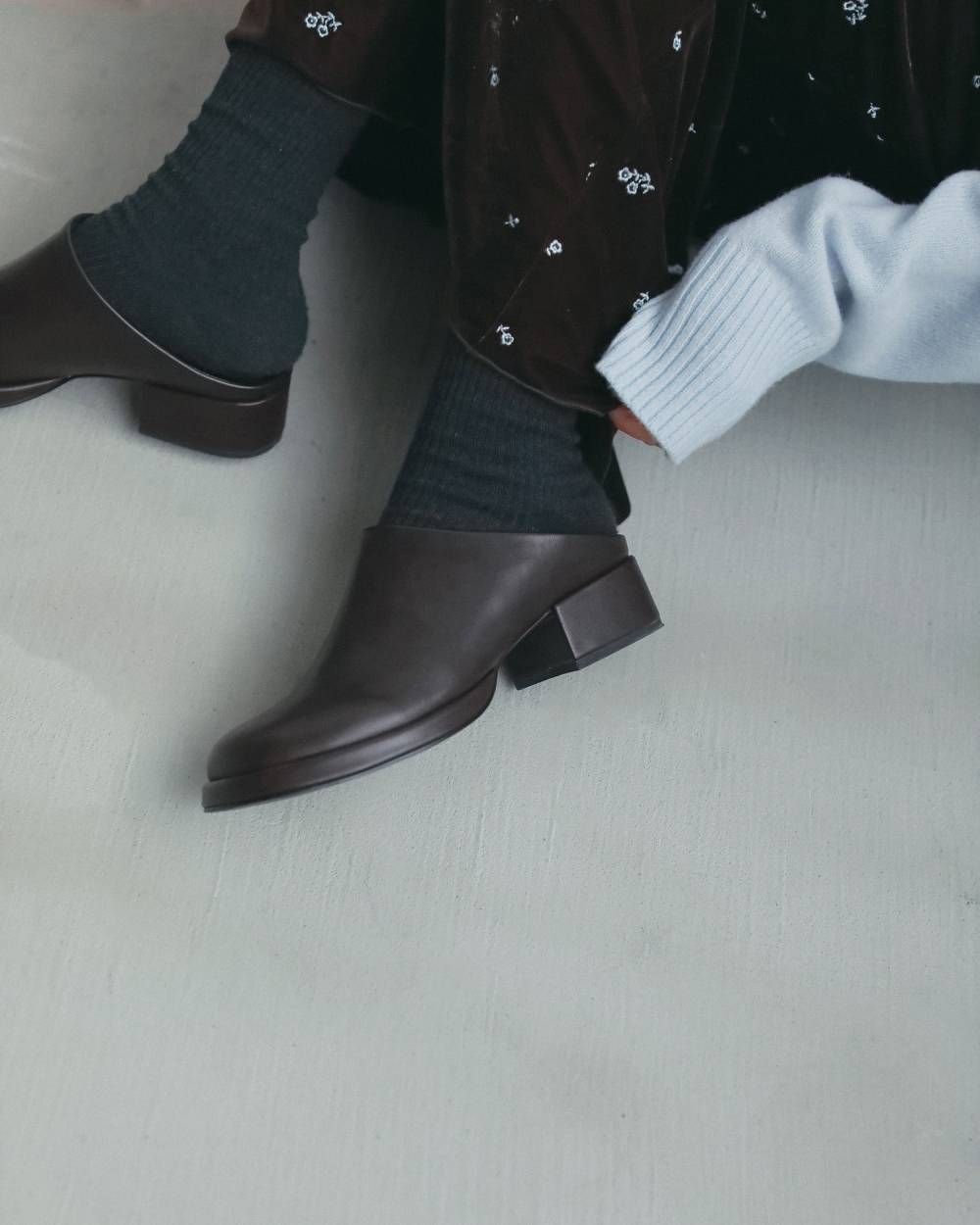スクエアヒールスリッポン (ブラウン) Square Heel Slip-on (Brown) / 26AW 【6月29日まで期間限定予約】