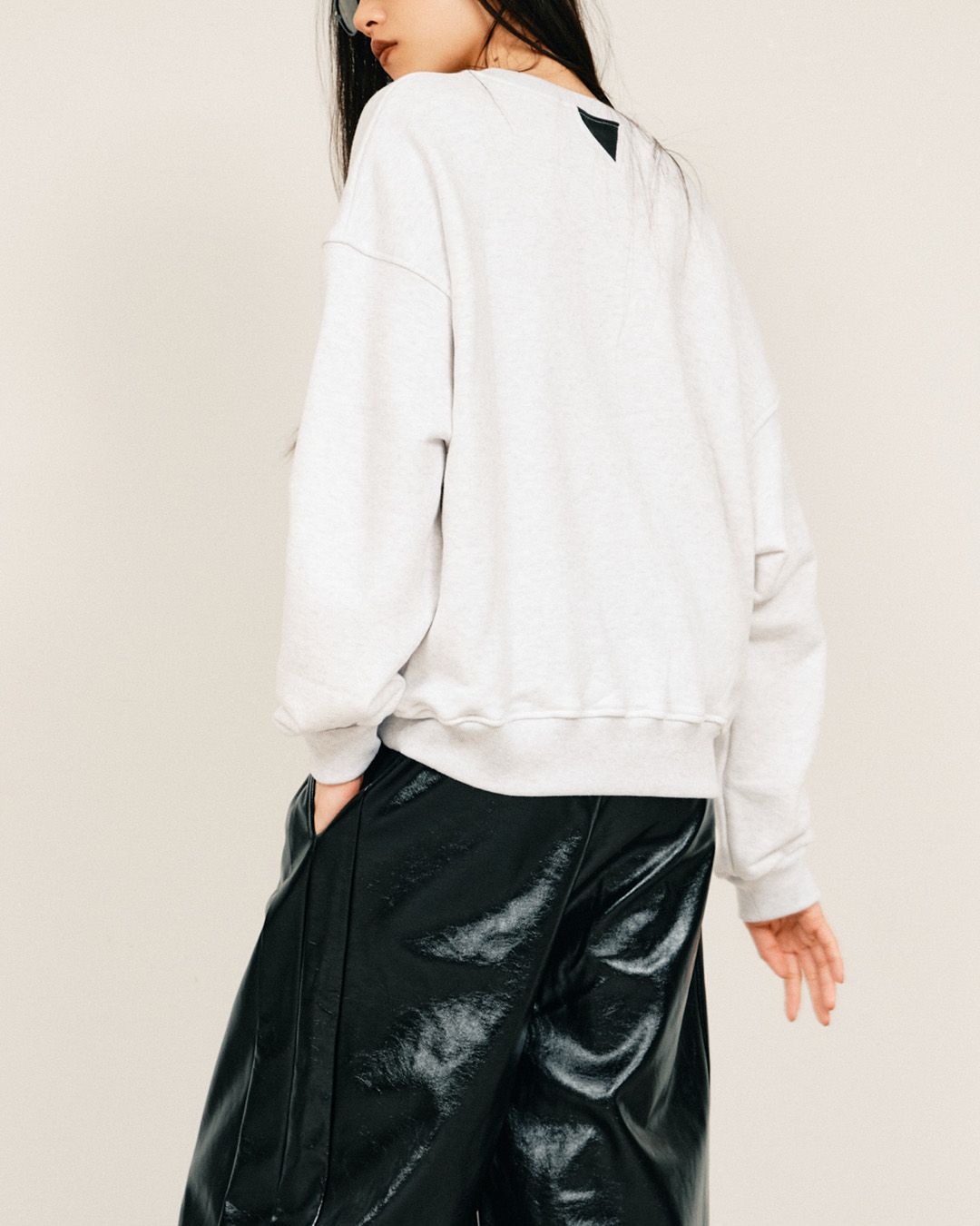 lip embroy sweat tops / リップエンブロイスウェットトップス (アイボリー) / 25AW
