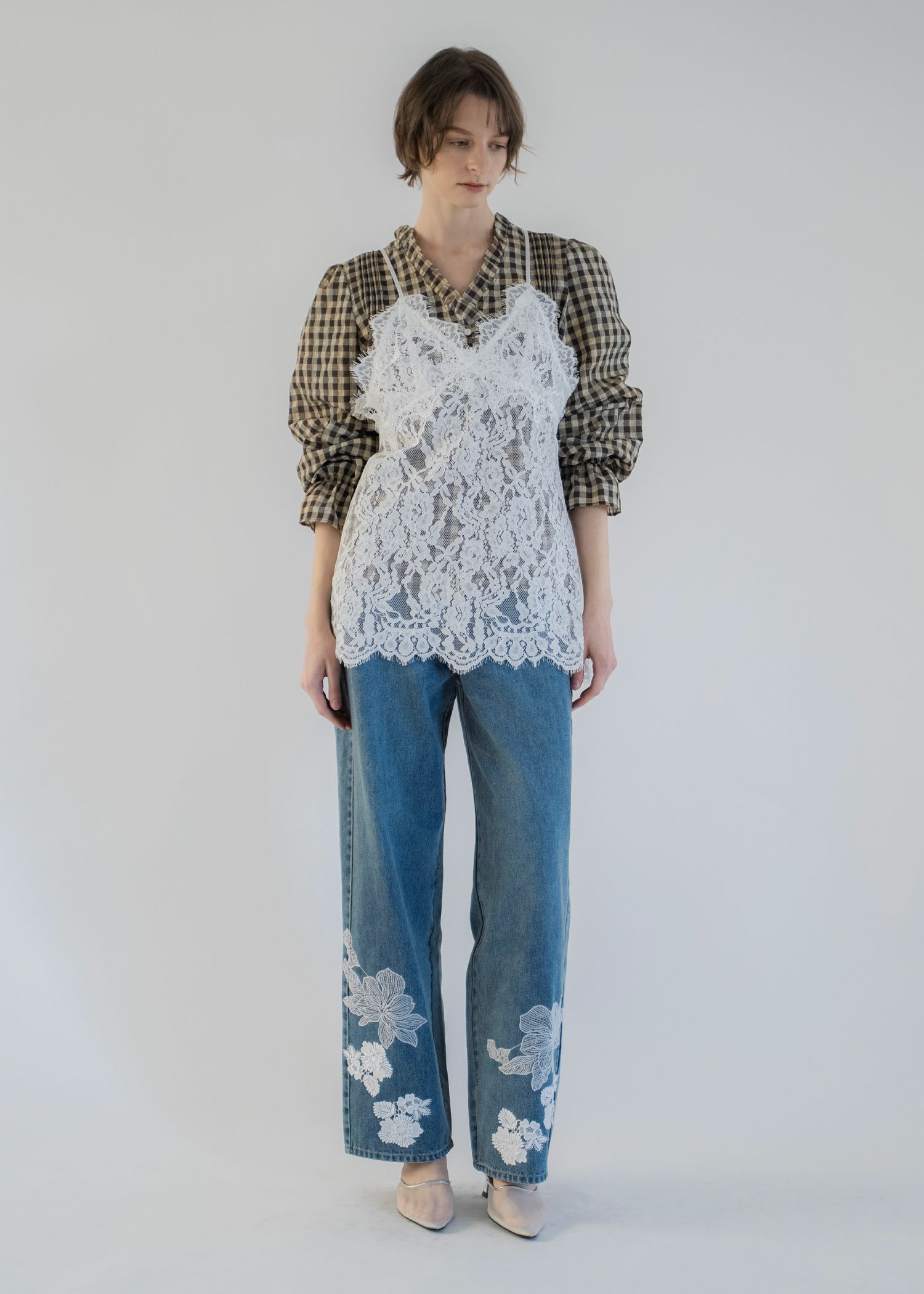 lace embellished hem straight denim PT / レース ストレートデニムパンツ (L/blue) / 26SS