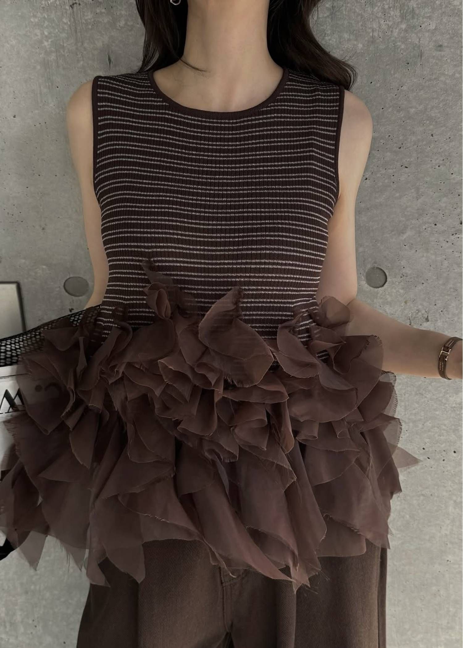 グラデーションフリル ノースリーブニット (ブラウン) gradation frill no sleeve knit (Brown) /  26SS