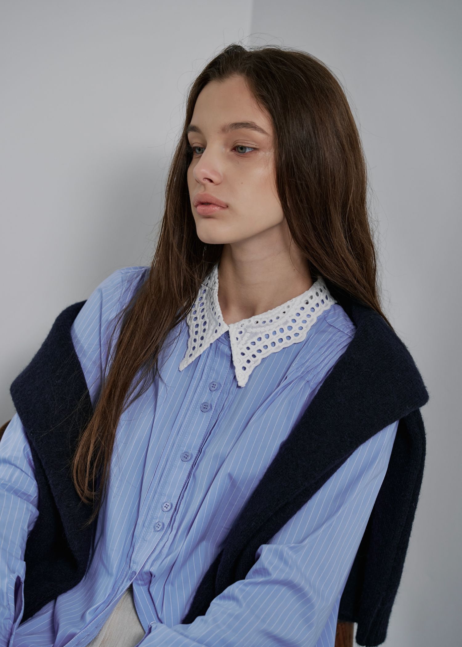 lace collar hem shoulder pintuck SH / レースヘムショルダー ピンタックシャツ (サックス) / 25AW /