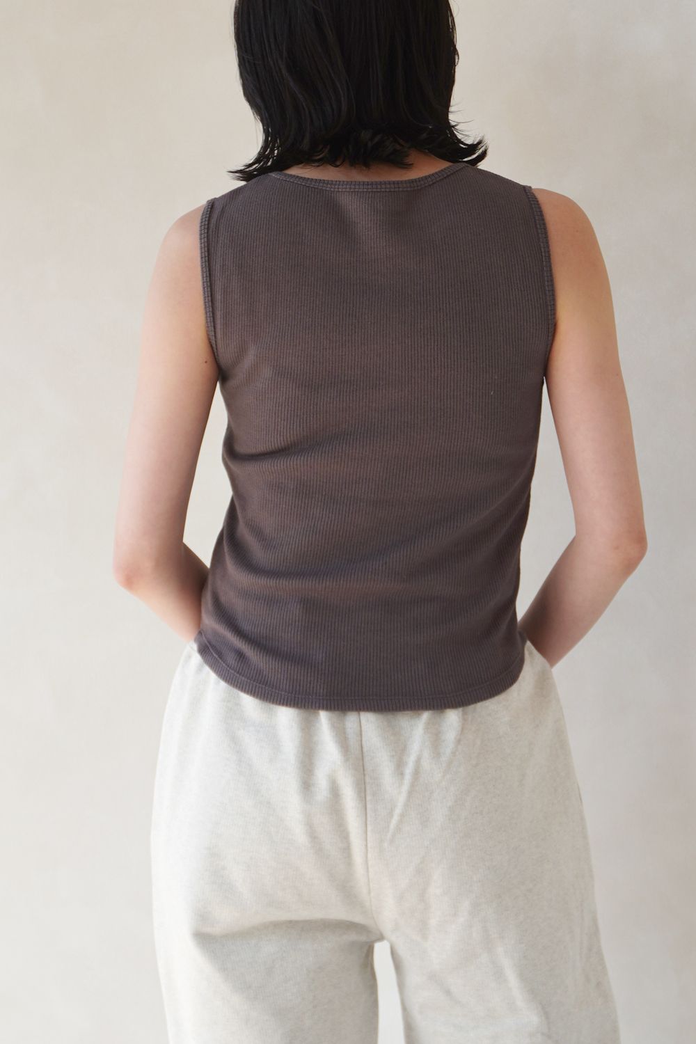 BASIC TANK TOP (チャコール)