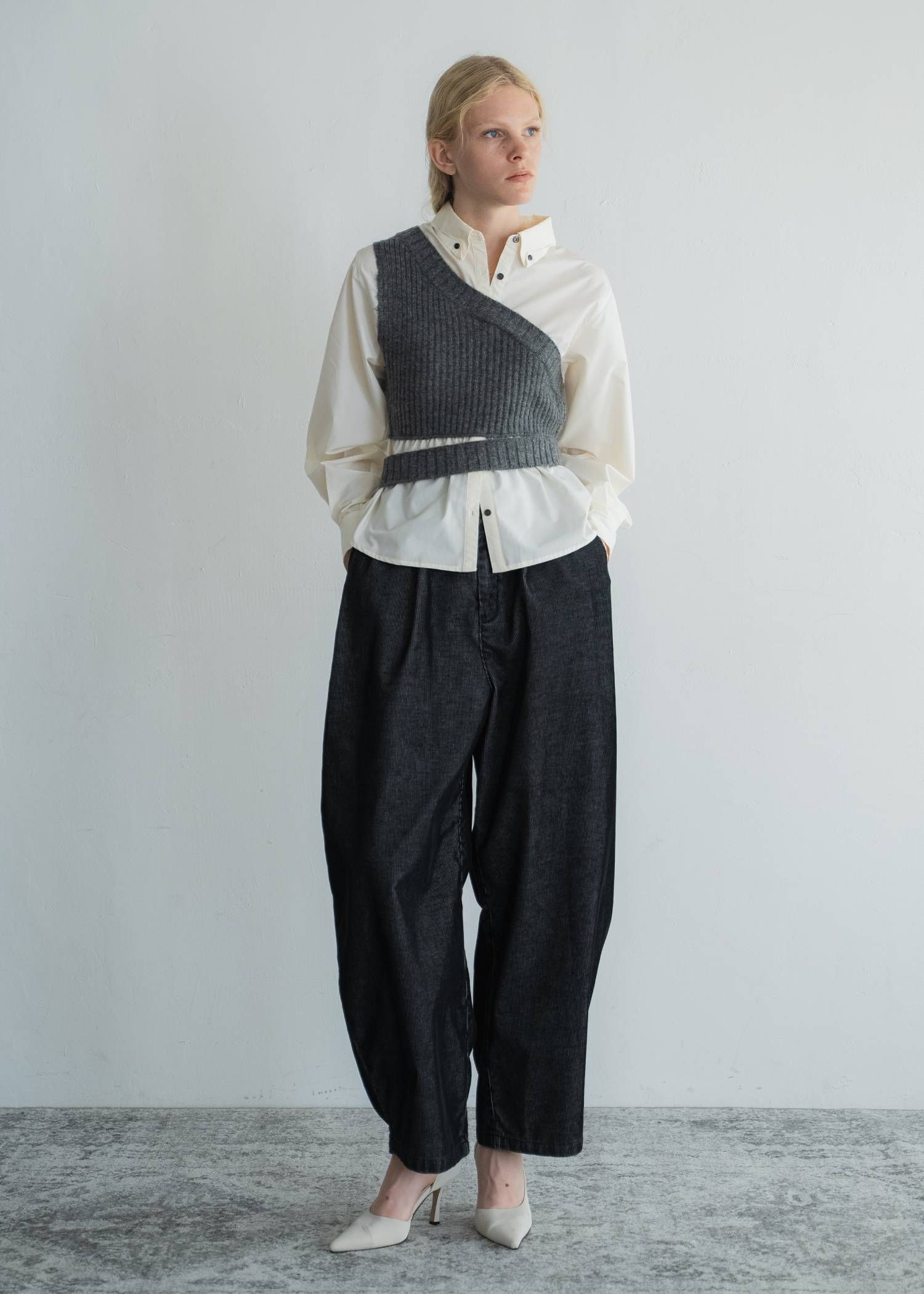 サイドタック コーデュロイ カーブパンツ (ブラック) side tuck chemical wash corduroy curve PT (Black) /  26AW