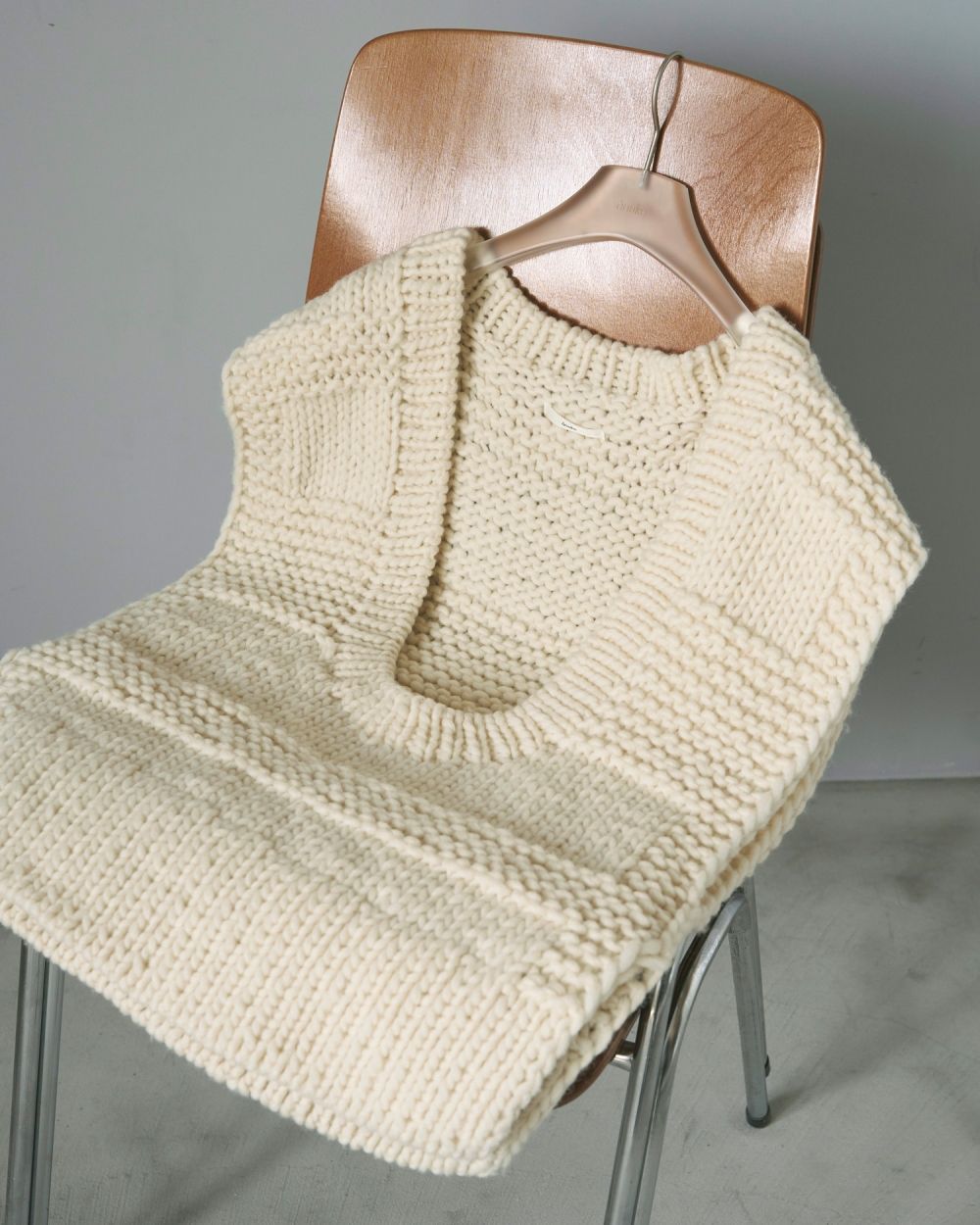 【25AW】Uneck Handknit Vest / Uネック ハンドニットベスト (アイボリー)