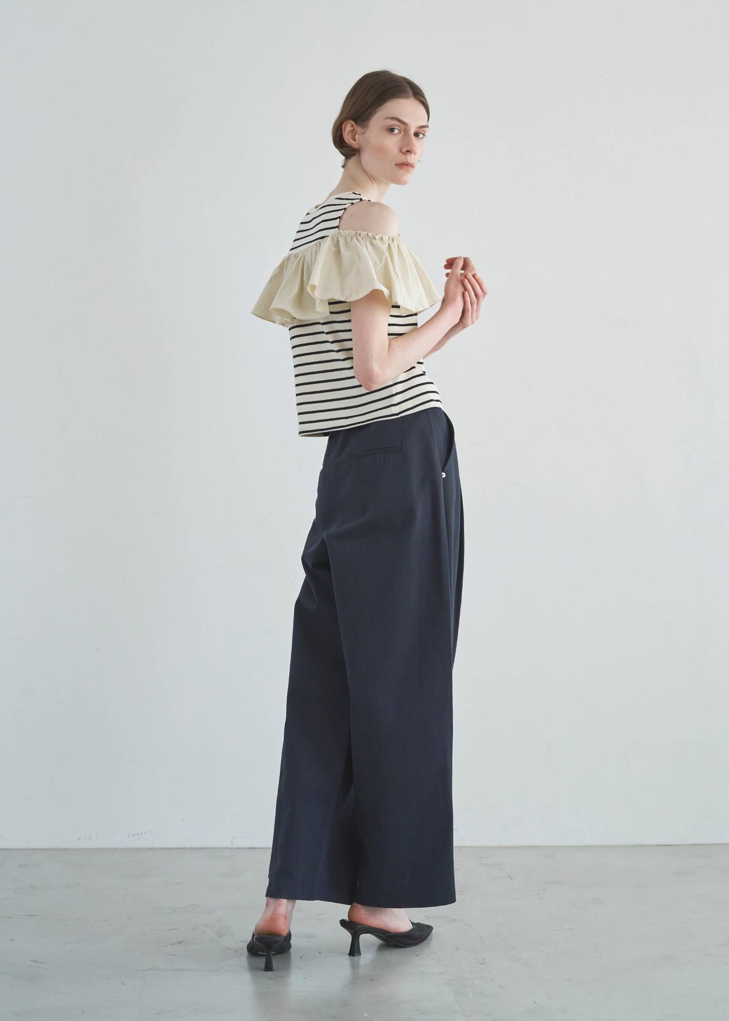ショルダーフリル ボーダートップス (アイボリー) convertible shoulder frill border tops (Ivory) /  26SS