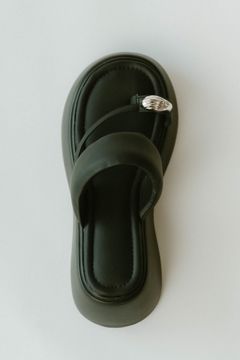 metal motif thong sandals / メタルモチーフトングサンダル (ブラック) / 25SS
