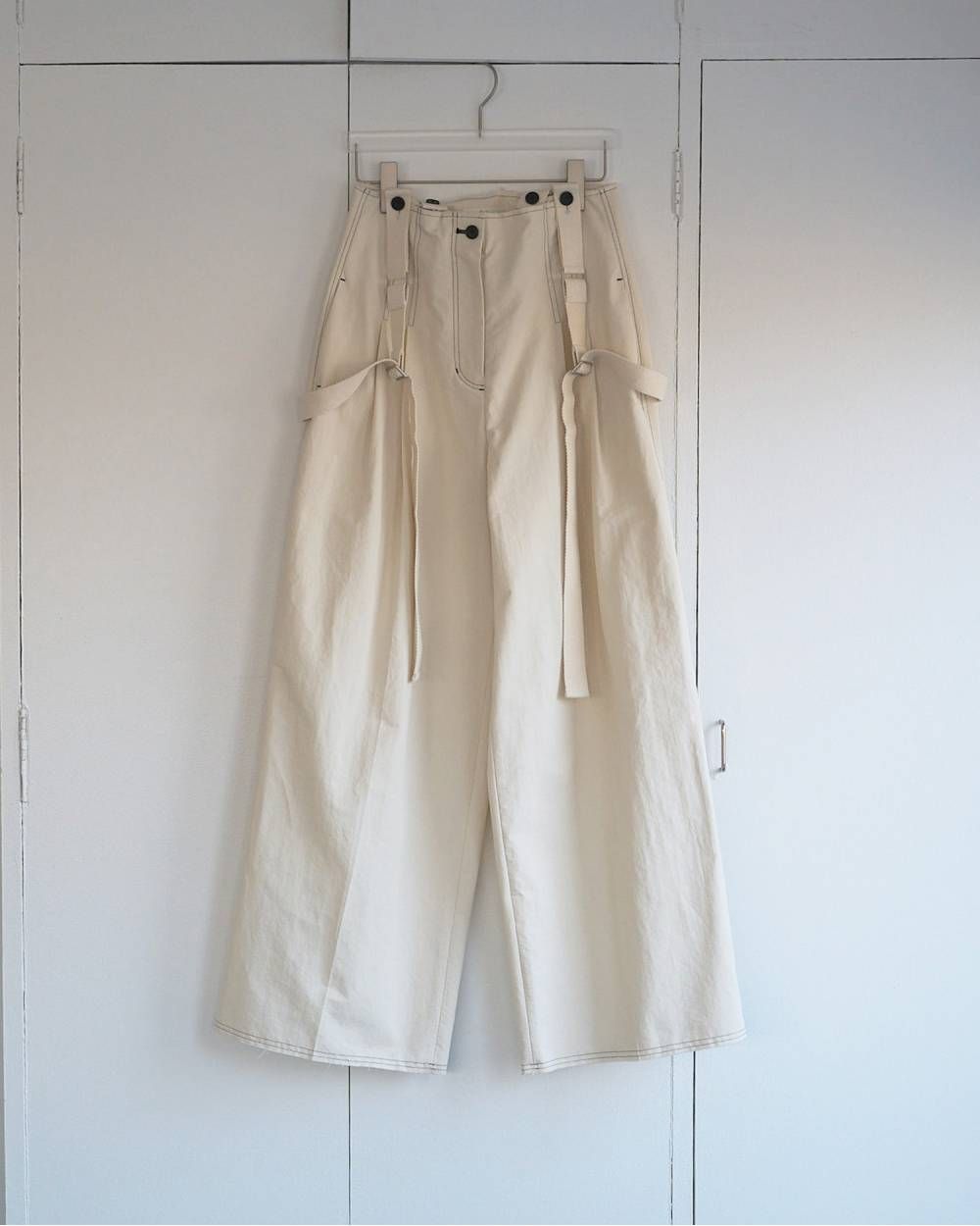 サスペンダー ワイドパンツ (アイボリー) Suspenders Wide Pants (アイボリー) / 26SS